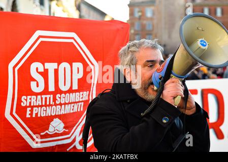 Manifestation des mouvements des droits du logement devant le spectacle Beppe Grillo à Rome, Italie, 23rd novembre 2017. (Photo de Michele Spatari/NurPhoto) Banque D'Images