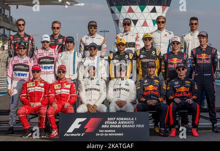 Photo des pilotes de fin d'année avant la course au Grand Prix de Formule un Etihad Airways à Abu Dhabi le 26 novembre 2017 à Yas Marina circuit, Abu Dhabi, Émirats Arabes Unis. (Photo de Robert Szaniszló/NurPhoto) Banque D'Images