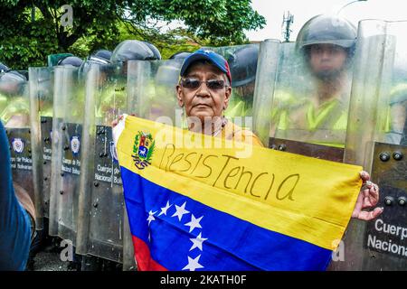 Des manifestants sont descendus dans les rues de Caracas pendant plusieurs mois pour protester contre le gouvernement du président Nicolas Maduro. Selon des organisations à but non lucratif, 129 personnes ont perdu la vie lors des manifestations de 2017. (Photo par Roman Camacho/NurPhoto) Banque D'Images