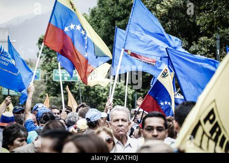 Des manifestants sont descendus dans les rues de Caracas pendant plusieurs mois pour protester contre le gouvernement du président Nicolas Maduro. Selon des organisations à but non lucratif, 129 personnes ont perdu la vie lors des manifestations de 2017. (Photo par Roman Camacho/NurPhoto) Banque D'Images