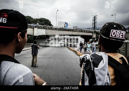 Des manifestants sont descendus dans les rues de Caracas pendant plusieurs mois pour protester contre le gouvernement du président Nicolas Maduro. Selon des organisations à but non lucratif, 129 personnes ont perdu la vie lors des manifestations de 2017. (Photo par Roman Camacho/NurPhoto) Banque D'Images