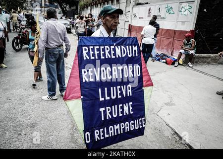 Des manifestants sont descendus dans les rues de Caracas pendant plusieurs mois pour protester contre le gouvernement du président Nicolas Maduro. Selon des organisations à but non lucratif, 129 personnes ont perdu la vie lors des manifestations de 2017. (Photo par Roman Camacho/NurPhoto) Banque D'Images