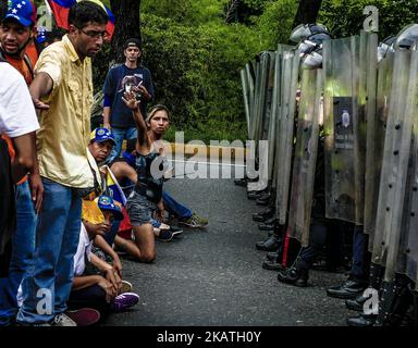 Des manifestants sont descendus dans les rues de Caracas pendant plusieurs mois pour protester contre le gouvernement du président Nicolas Maduro. Selon des organisations à but non lucratif, 129 personnes ont perdu la vie lors des manifestations de 2017. (Photo par Roman Camacho/NurPhoto) Banque D'Images