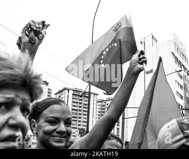 Des manifestants sont descendus dans les rues de Caracas pendant plusieurs mois pour protester contre le gouvernement du président Nicolas Maduro. Selon des organisations à but non lucratif, 129 personnes ont perdu la vie lors des manifestations de 2017. (Photo par Roman Camacho/NurPhoto) Banque D'Images