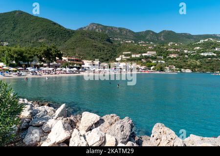 Plage d'Ipsos, Kato Agios Markos, Corfou. Banque D'Images