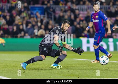 Sportif gardien de but du CP Rui Patricio (1) pendant le match entre le FC Barcelone - Sporting CP, pour la phase de groupe, ronde 6 de la Ligue des Champions, tenue au stade Camp Nou le 5th décembre 2017 à Barcelone, Espagne. (Photo par Urbanandsport/NurPhoto) Banque D'Images