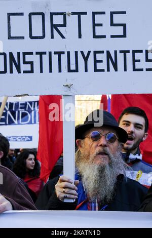 Manifestation de la III République en Espagne, le jour de la célébration de la Constitution, à Madrid, Espagne, sur 6 décembre 2017. La Journée de la Constitution marque l'anniversaire du référendum de 1978 et de l'approbation de la Constitution espagnole. (Photo par Oscar Gonzalez/NurPhoto) Banque D'Images