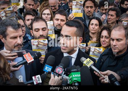 Luigi Di Maio, Premier candidat du mouvement des 5 étoiles, a lancé aujourd'hui sur la Piazza Montecitorio à Rome la prochaine campagne électorale qui aura lieu dans les premiers mois de l'année prochaine sur 7 décembre 2017 à Rome, Italie (photo par Andrea Ronchini/NurPhoto) Banque D'Images