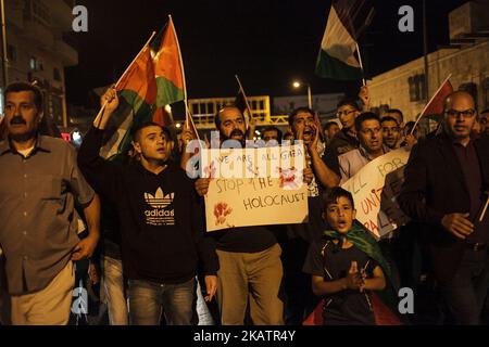 Bethlem. Diabostation contre une opération militaire à Gaza. En 2014, Israël a lancé une opération militaire le 8 juillet 2014 dans la bande de Gaza, contrôlée par le Hamas. À la suite de l'enlèvement et du meurtre de trois adolescents israéliens par des membres du Hamas, les FDI ont mené l'opération frère's Keeper pour arrêter des chefs militants, le Hamas a lancé des roquettes sur Israël et un conflit de sept semaines a éclaté. Les frappes israéliennes, les tirs de roquettes palestiniennes et les combats au sol ont entraîné la mort de milliers de personnes, dont la grande majorité de Gazaouis. En même temps, la Cisjordanie était une zone de manifestations contre Israël Banque D'Images