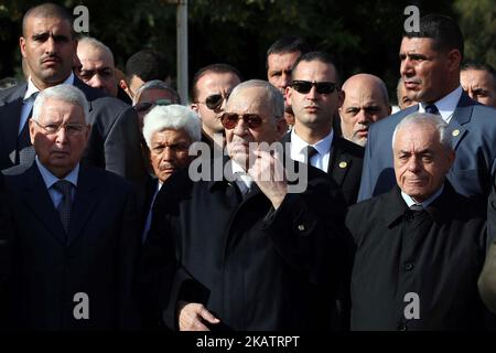 Le 10 décembre 2017, le général Ahmed GID Salah, chef d'état-major de l'Algérie, assiste à l'enterrement du général à Retirement Atalia, au cimetière d'El Alia, à Alger, en Algérie. (Photo de Billal Bensalem/NurPhoto) Banque D'Images