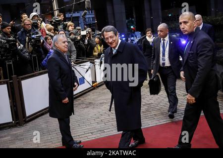 Nicos Anastasiades, président chypriote, arrive au bâtiment Europa à Bruxelles, en Belgique, pour le sommet des dirigeants de la zone euro sur 15 décembre 2017. (Photo par Dominika Zarzycka/NurPhoto) Banque D'Images