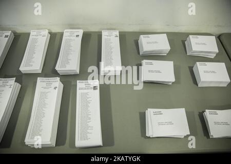 Bulletins de vote lors de l'élection catalane de 21D de 2017, sur 21 décembre 2017 à Barcelone, Sant Cugat, Espagne. (Photo par Xavier Bonilla/NurPhoto) Banque D'Images