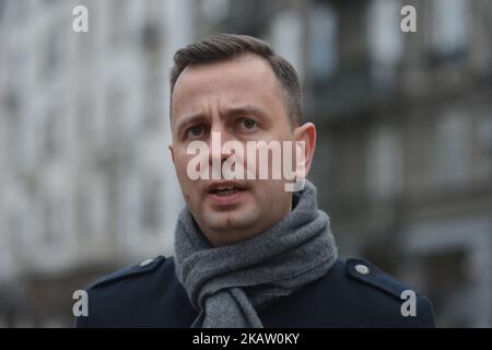 Wladyslaw Kosiniak-Kamysz, ancien ministre du travail et de la politique sociale (2011-15), et président actuel du Parti populaire polonais (Polskie Stronnictwo Ludowe - PSL) lors d'une conférence de presse sur le smog et les effets du smog à Cracovie. Le jeudi 28 décembre 2017, à Cracovie, en Pologne. (Photo par Artur Widak/NurPhoto) Banque D'Images