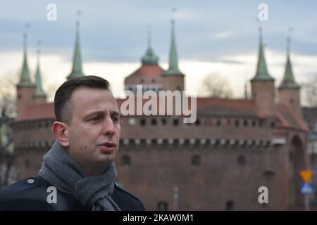 Wladyslaw Kosiniak-Kamysz, ancien ministre du travail et de la politique sociale (2011-15), et président actuel du Parti populaire polonais (Polskie Stronnictwo Ludowe - PSL) lors d'une conférence de presse sur le smog et les effets du smog à Cracovie. Le jeudi 28 décembre 2017, à Cracovie, en Pologne. (Photo par Artur Widak/NurPhoto) Banque D'Images