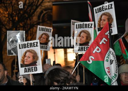 Les manifestants tiennent des placardes portant le portrait de l'adolescente palestinienne AHED Tamimi lors d'une manifestation dans son soutien à 4 janvier 2018, à Paris. Israël a accusé une adolescente palestinienne de 12 chefs d'accusation, dont une attaque contre 1 janvier suite à son arrestation, après qu'une vidéo d'elle ait tué et tué deux soldats israéliens en Cisjordanie. AHED Tamimi, 16 ans, a été saluée comme un héros par des Palestiniens qui la voient comme courageusement se tenant debout devant l'occupation israélienne de la Cisjordanie (photo de Julien Mattia/NurPhoto) Banque D'Images