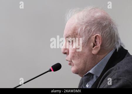 Le pianiste et chef d'orchestre espagnol-argentin Daniel Barenboim offre une conférence de presse à l'occasion de la présentation de son dernier album à l'Auditorium national de Madrid, Espagne, 09 janvier 2018. Barenboim présente son album comme un hommage au pianiste et compositeur français Claude Debussy, un an, il commémore le premier siècle après la mort de Debussy. (Photo par Oscar Gonzalez/NurPhoto) Banque D'Images