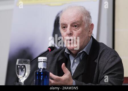 Le pianiste et chef d'orchestre espagnol-argentin Daniel Barenboim offre une conférence de presse à l'occasion de la présentation de son dernier album à l'Auditorium national de Madrid, Espagne, 09 janvier 2018. Barenboim présente son album comme un hommage au pianiste et compositeur français Claude Debussy, un an, il commémore le premier siècle après la mort de Debussy. (Photo par Oscar Gonzalez/NurPhoto) Banque D'Images