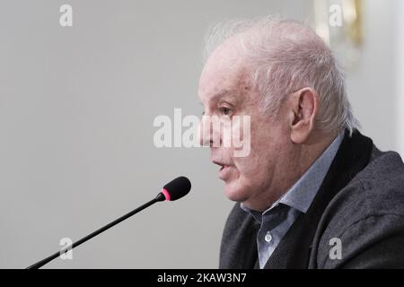 Le pianiste et chef d'orchestre espagnol-argentin Daniel Barenboim offre une conférence de presse à l'occasion de la présentation de son dernier album à l'Auditorium national de Madrid, Espagne, 09 janvier 2018. Barenboim présente son album comme un hommage au pianiste et compositeur français Claude Debussy, un an, il commémore le premier siècle après la mort de Debussy. (Photo par Oscar Gonzalez/NurPhoto) Banque D'Images