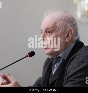 Le pianiste et chef d'orchestre espagnol-argentin Daniel Barenboim offre une conférence de presse à l'occasion de la présentation de son dernier album à l'Auditorium national de Madrid, Espagne, 09 janvier 2018. Barenboim présente son album comme un hommage au pianiste et compositeur français Claude Debussy, un an, il commémore le premier siècle après la mort de Debussy. (Photo par Oscar Gonzalez/NurPhoto) Banque D'Images