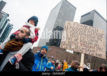 Environ 8000 personnes se sont rassemblées contre la politique d'asile et de migration de la Belgique du secrétaire d'État belge à l'Immigration, Theo Franken, à Bruxelles, en Belgique, le 13 janvier 2018. Après avoir ordonné le retour des demandeurs d'asile au Soudan, où ils disent craindre pour leur vie. Les gens demandent sa démission. Certains politiciens ont suggéré que le secrétaire aux migrations, Theo Francken, le dirigeant qui a invité les responsables soudanais en Belgique, envisage de se démettre de son traitement de la question. Francken a déclaré qu'il n'avait pas l'intention de démissionner après avoir semblé induire en erreur le Parlement par tellin Banque D'Images