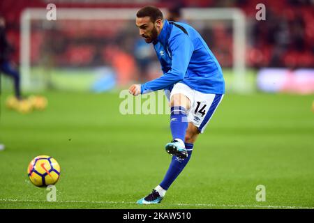 Cenk Tosun d'Everton se réchauffe pour son premier départ lors du match de la Premier League entre Tottenham Hotspur et Everton au stade Wembley, Londres, Angleterre, le 13 janvier 2018 (photo de Kieran Galvin/NurPhoto) Banque D'Images