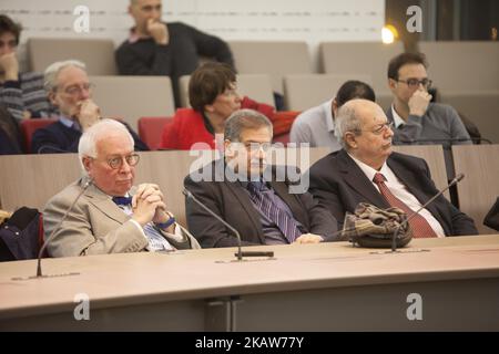 Paris, Université Dauphine, 17/01/2018 - Gerard Vespierre, chercheur associé à la Fondation des Etudes pour l'Orient (FEMO), parle lors d'une conférence à l'université Dauphine de Paris, avec le présent de Bernard Guillochon en charge du cercle géopolitique de la Fondation Dauphine sur l'17 janvier 2018. M. Vespierre estime qu'il n'y a pas de conflit religieux entre chiites et sunnites, mais une instrumentalisation de la religion à des fins politiques. Pour lui, les mouvements de protestation de janvier en Iran sont très différents et plus profonds que le soulèvement de 2009. (Photo de Siavosh Hosseini/NurPhoto) Banque D'Images