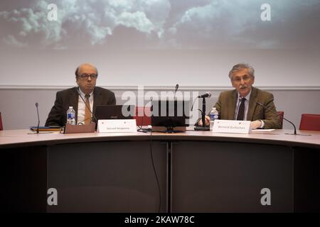 De gauche à droite : Gerard Vespierre et Bernard Guillochon, Paris, Université Dauphine, 17/01/2018 - Gérard Vespierre, chercheur associé à la Fondation des études pour l'Orient (FEMO), prend la parole lors d'une conférence à l'université Dauphine de Paris, avec Bernard Guillochon en charge du cercle géopolitique de la Fondation Dauphine sur 17 janvier 2018. M. Vespierre estime qu'il n'y a pas de conflit religieux entre chiites et sunnites, mais une instrumentalisation de la religion à des fins politiques. Pour lui, les mouvements de protestation de janvier en Iran sont très différents et plus profonds que les 20 Banque D'Images