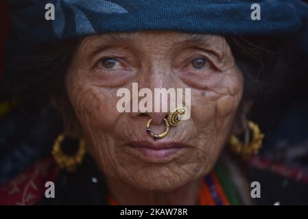 Un portrait d'une vieille femme vient participer à la célébration du festival Sonam Losar ou du nouvel an lunaire, qui se produit autour de la même période de l'année que le nouvel an chinois et mongol à Katmandou, Népal jeudi, 18 janvier 2018. (Photo de Narayan Maharajan/NurPhoto) Banque D'Images