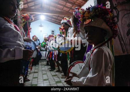 Participants du groupe folklorique Ticumbi ville à la fête Saint-Sébastien et Saint-Benoît, dans la ville d'Itaunas, Etat d'Espirito Santo, Brésil, sur 21 janvier 2018. (Photo de Gilson Borba/NurPhoto) Banque D'Images