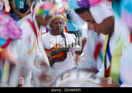 Participants du groupe folklorique Ticumbi ville à la fête Saint-Sébastien et Saint-Benoît, dans la ville d'Itaunas, Etat d'Espirito Santo, Brésil, sur 21 janvier 2018. (Photo de Gilson Borba/NurPhoto) Banque D'Images