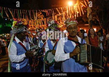 Participants du groupe folklorique Ticumbi ville à la fête Saint-Sébastien et Saint-Benoît, dans la ville d'Itaunas, Etat d'Espirito Santo, Brésil, sur 21 janvier 2018. (Photo de Gilson Borba/NurPhoto) Banque D'Images