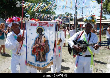 Participants du groupe folklorique Ticumbi ville à la fête Saint-Sébastien et Saint-Benoît, dans la ville d'Itaunas, Etat d'Espirito Santo, Brésil, sur 21 janvier 2018. (Photo de Gilson Borba/NurPhoto) Banque D'Images