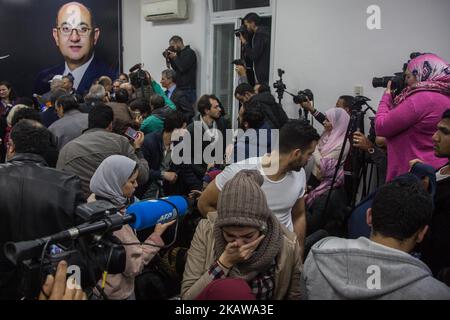 L'avocat égyptien Khaled Ali, spécialiste des droits et des pleins d'espoir, annonce son retrait de la course, lors d'une conférence de presse au siège de sa campagne au centre-ville du Caire, en Égypte, le mercredi 24 janvier 2018. Il a cité un "climat" non propice à la campagne et a affirmé que "n'importe lequel" de ses employés de campagne ont été détenus. (Photo par Islam Safwat/NurPhoto) Banque D'Images