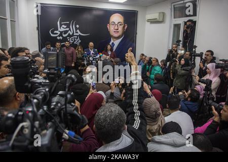 L'avocat égyptien Khaled Ali, spécialiste des droits et des pleins d'espoir, annonce son retrait de la course, lors d'une conférence de presse au siège de sa campagne au centre-ville du Caire, en Égypte, le mercredi 24 janvier 2018. Il a cité un "climat" non propice à la campagne et a affirmé que "n'importe lequel" de ses employés de campagne ont été détenus. (Photo par Islam Safwat/NurPhoto) Banque D'Images