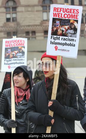 Rassemblement tenu à Toronto (Ontario), au Canada, sur 27 janvier 2018 pour rappeler les victimes de fusillades dans la mosquée de Québec qui ont eu lieu il y a un an et pour condamner l'islamophobie, la haine et le racisme. Le rassemblement a marqué un an après l'horrible assassinat de 6 musulmans au Centre culturel islamique de Québec. Au cours de l’année écoulée, l’islamophobie et la haine ont considérablement augmenté en Amérique du Nord et en Europe à la suite de l’élection de Donald Trump et du soutien des politiciens d’extrême-droite en Europe. (Photo de Creative Touch Imaging Ltd./NurPhoto) Banque D'Images