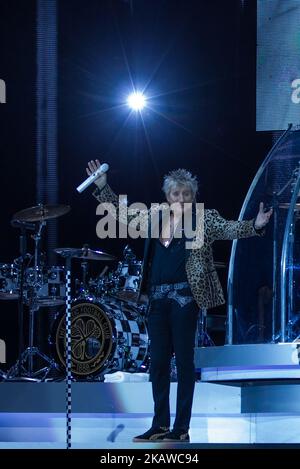 Sir Rod Stewart se produit lors d'un concert au stade László Papp Budapest Sports Arena sur 29 janvier 2018 à Budapest, en Hongrie. (Photo de Robert Szaniszló/NurPhoto) Banque D'Images