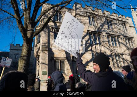 Des manifestants se réunissent à l'Université de Chicago pour protester contre un discours à venir à l'université de Steve Bannon, ancien stratège en chef de l'administration Trump et ancien président exécutif de Breitbart News, à Chicago, dans l'Illinois, sur 2 février 2018. (Photo de Max Herman/NurPhoto) Banque D'Images