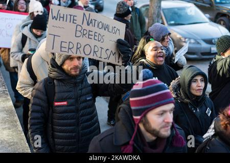 Des manifestants se réunissent à l'Université de Chicago pour protester contre un discours à venir à l'université de Steve Bannon, ancien stratège en chef de l'administration Trump et ancien président exécutif de Breitbart News, à Chicago, dans l'Illinois, sur 2 février 2018. (Photo de Max Herman/NurPhoto) Banque D'Images