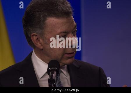 Le président colombien Juan Manuel Santos lors d'une conférence de presse après une réunion au palais présidentiel de Bogota, en Colombie, le mardi 6 février 2018. (Photo de Daniel Garzon Herazo/NurPhoto) Banque D'Images