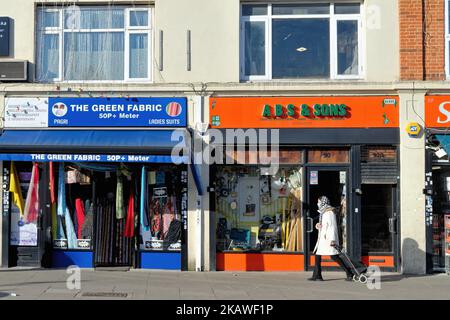 Boutiques multiculturelles colorées de Southall Greater London, Angleterre, Royaume-Uni Banque D'Images