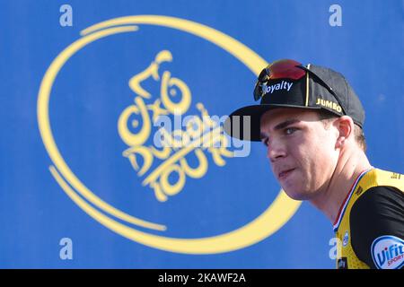 Dutch Dylan GROENEWEGEN de l'équipe LottoNL–Jumbo arrive à la cérémonie de remise des prix après avoir passé la Nakheel Stage, 167 km d'ouverture de la Tour de Dubaï 2018, avec un départ de Skydive Dubaï et la fin devant l'Atlantis à Palm Jumeirah. Mardi, 6 février 2018, à Dubaï, Émirats arabes Unis. (Photo par Artur Widak/NurPhoto) Banque D'Images