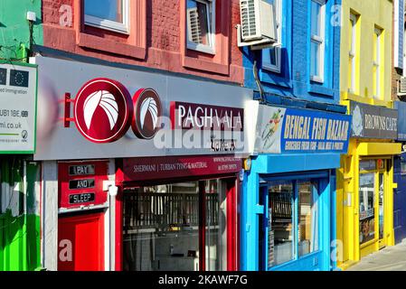 Boutiques multiculturelles colorées de Southall Greater London, Angleterre, Royaume-Uni Banque D'Images