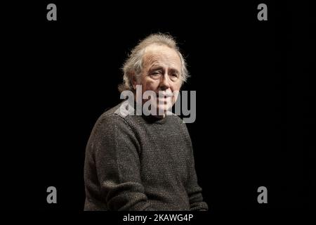 La chanteuse espagnole Joan Manuel Serrat se produit lors de la présentation de sa prochaine tournée "Méditerranée da capo" au cercle des Beaux-Arts de Madrid, Espagne, 08 février 2018. La tournée se concentre sur le célèbre album de Serrat 'Méditerranée' (1971) et se déroule du 22 avril au 19 décembre 2018. (Photo par Oscar Gonzalez/NurPhoto) Banque D'Images