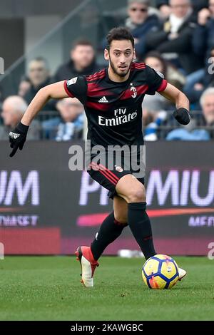 Hakan Calhanoglu de Milan pendant la série Un match entre SPAL et AC Milan au stade Paolo Mazza, Ferrara, Italie, le 10 février 2018. (Photo de Giuseppe Maffia/NurPhoto) Banque D'Images