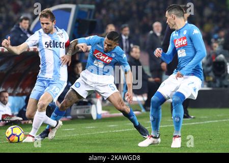 MARQUES LOUREIRO ALLAN (SSC Napoli) ET SENAD LULIC (SS Lazio) pendant la série italienne De football SSC Napoli / SS Lazio au stade S. Paolo de Naples sur 10 février 2018 (photo de Paolo Manzo/NurPhoto) Banque D'Images