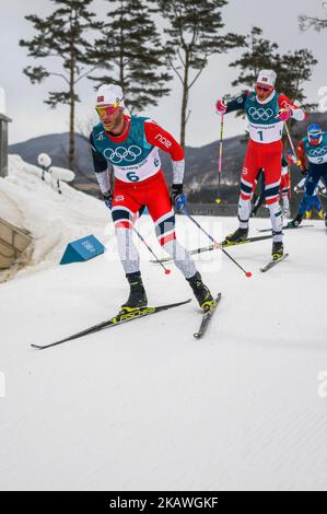 Hans Christer Holund de Norvège et Dario Cologna de Suisse au Skiathlon masculin 15km + 15km aux jeux olympiques au stade de ski de fond d'Alpensia, Pyeongchang, Corée du Sud sur 11 février 2018. (Photo par Ulrik Pedersen/NurPhoto) Banque D'Images