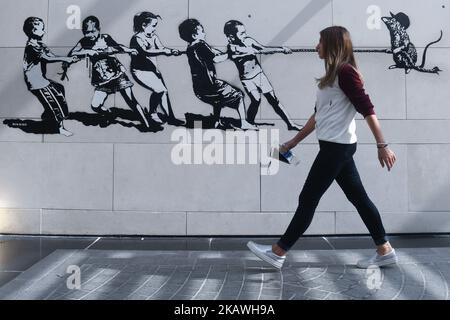 Une fresque de Blek le Rat, un graffiti français, vue dans le centre-ville de Dubaï. Samedi, 10 février 2018, à Dubaï, Émirats arabes Unis. (Photo par Artur Widak/NurPhoto) Banque D'Images