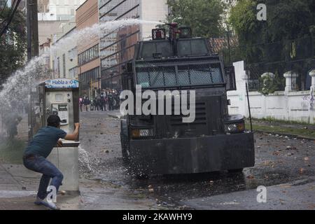 Émeute à l'Université nationale de pédagogie à Bogota, Colombie, le 13 février 2018. Les manifestations sont dues à l'insatisfaction des étudiants de l'université publique quant au budget de l'éducation et de ces centres éducatifs. (Photo de Daniel Garzon Herazo/NurPhoto) Banque D'Images