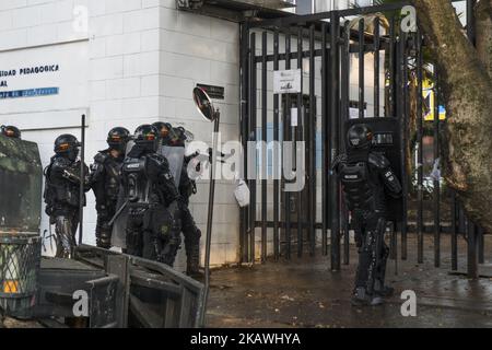 Émeute à l'Université nationale de pédagogie à Bogota, Colombie, le 13 février 2018. Les manifestations sont dues à l'insatisfaction des étudiants de l'université publique quant au budget de l'éducation et de ces centres éducatifs. (Photo de Daniel Garzon Herazo/NurPhoto) Banque D'Images