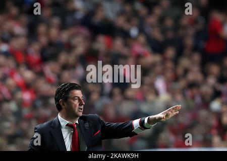 L'entraîneur en chef de Benfica, Rui Vitoria, se présente lors du match de football de la Ligue portugaise, SL Benfica vs Boavista FC, au stade Luz de Lisbonne sur 17 février 2018. ( Photo par Pedro Fiúza/NurPhoto) Banque D'Images